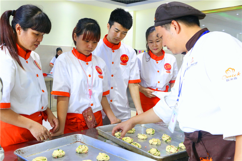 九陽集團攜手珠海新東方開展西點培訓